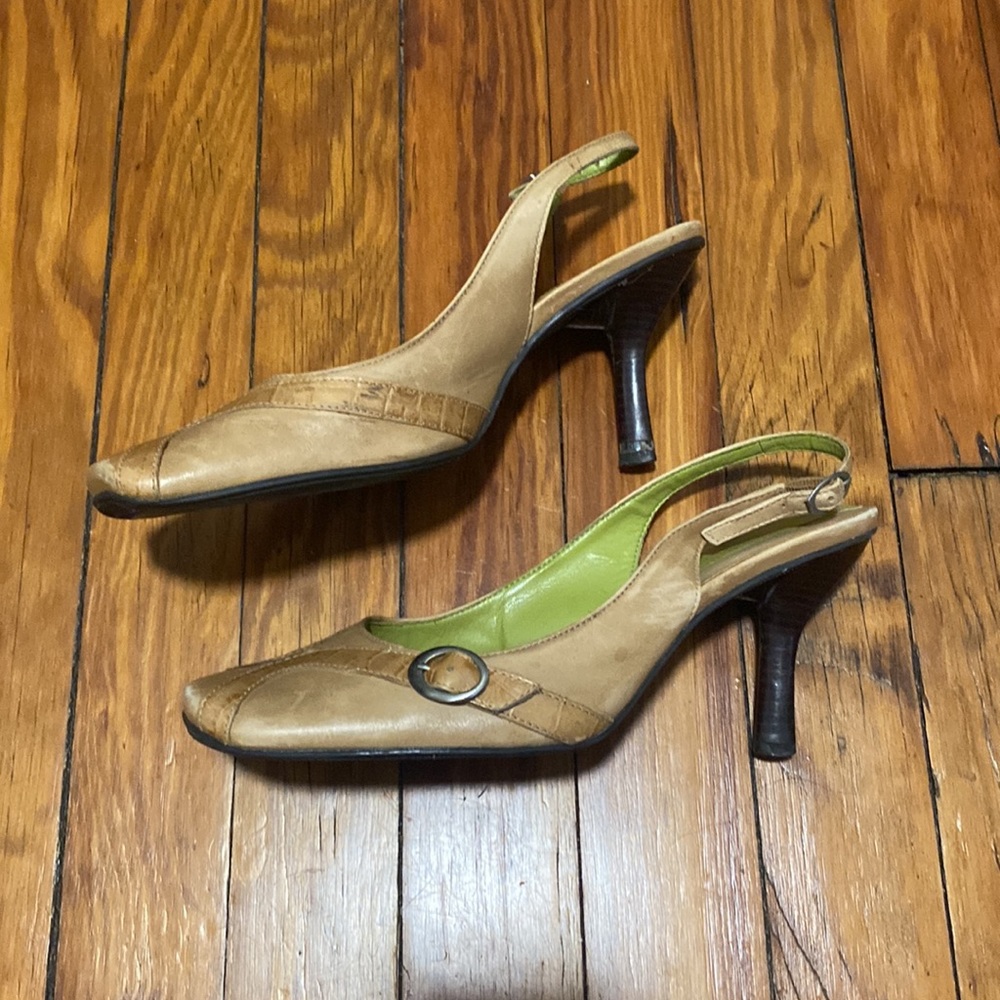Nine West nude slingback heels. Size 8.
